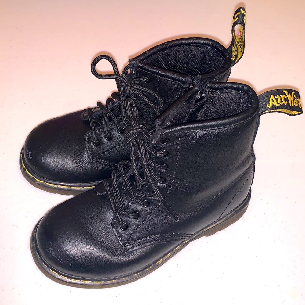 Doc Marten’s Unisex Toddler’s Shoes Sz 9